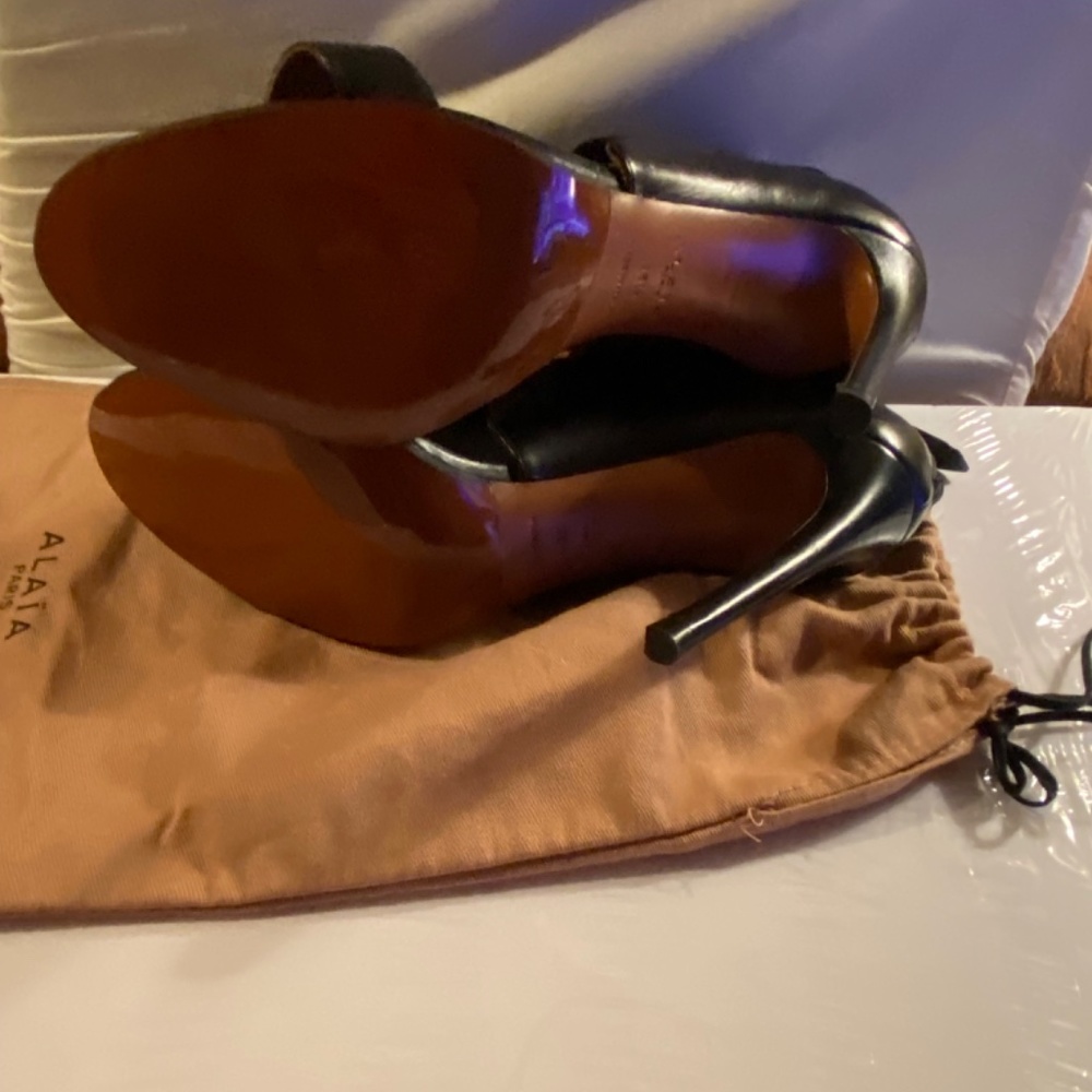 Shoes - Picture 3 of 3